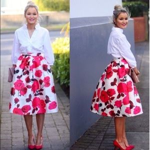 🆕 Chicwish red rose print midi skirt❤️